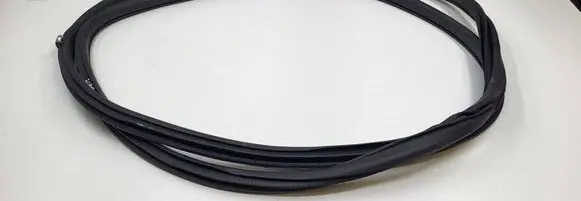 Nissan Leaf I (ZE0) Front door rubber seal