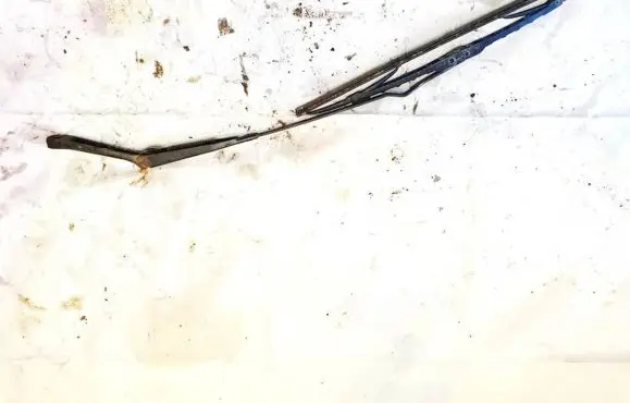 Opel Astra G Front wiper blade arm