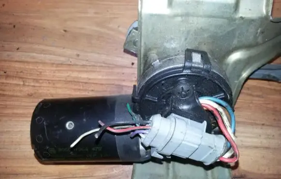 Renault 19 Wiper motor 0390246326