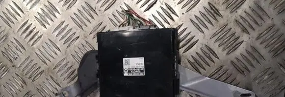 Toyota Avensis T270 Power management control unit 8969005050