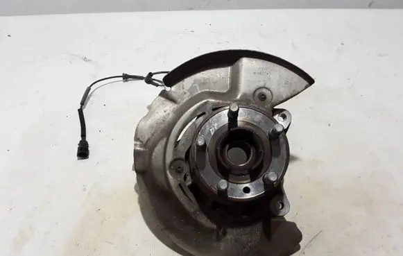 Land Rover Discovery Sport Front wheel hub LR077914