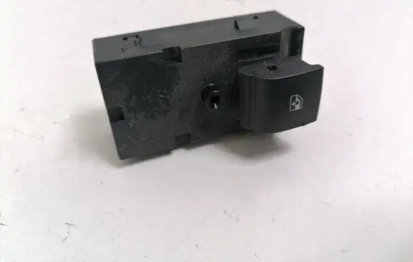 Opel Zafira C Electric window control switch 13301888