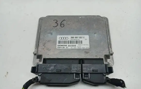 Audi A4 S4 B5 8D Engine control unit/module 3B0907557E 5WP436101