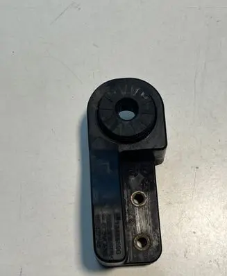 Opel Astra K Radiator mount bracket 13466590 688437545
