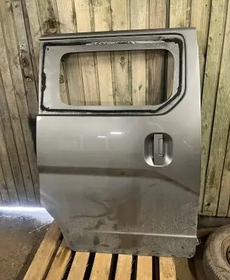 Nissan NV200 Rear door