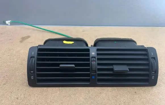 BMW 5 E39 Dash center air vent grill 8391179