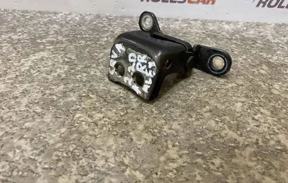 Honda CR-V Rear door upper hinge WWRR