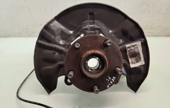 Toyota Corolla Verso E121 Front wheel hub 