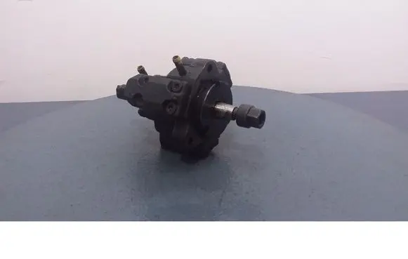 BMW 5 E39 Fuel injection high pressure pump 7787563
