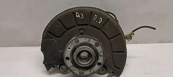 Audi Q3 8U Front wheel hub
