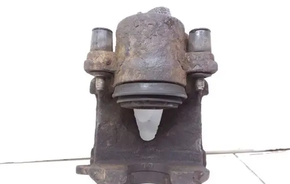 Volkswagen Golf IV Front brake caliper