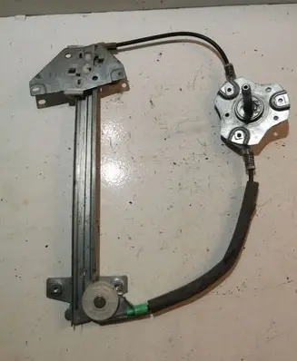 Rear door manual window regulator