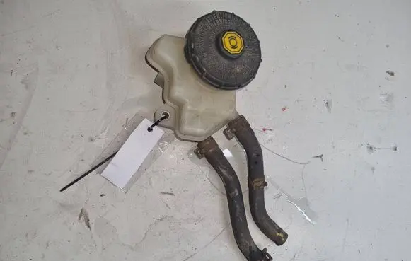 Honda Insight Brake fluid reservoir 