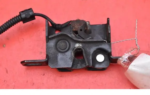 Audi A8 S8 D3 4E Engine bonnet/hood lock/catch 4E0823509D