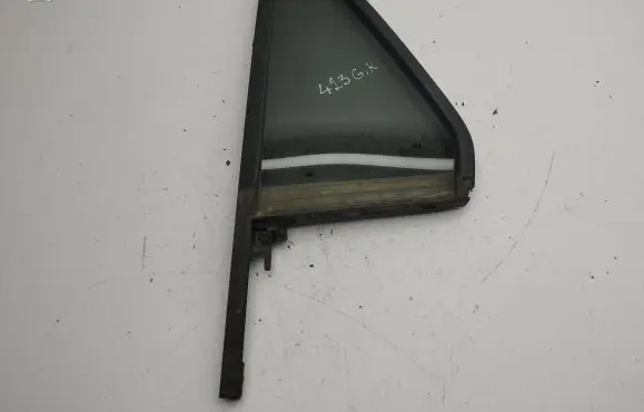 Hyundai Santa Fe Rear vent window glass 