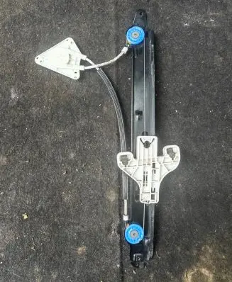 Seat Altea XL Rear window lifting mechanism without motor