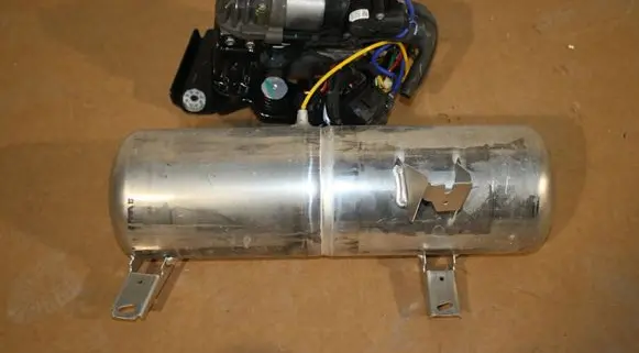 BMW 7 G70 Air suspension compressor/pump 6895101