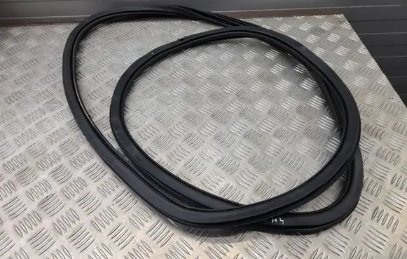 Audi Q7 4M Rear door rubber seal (on body) 4M0833721C