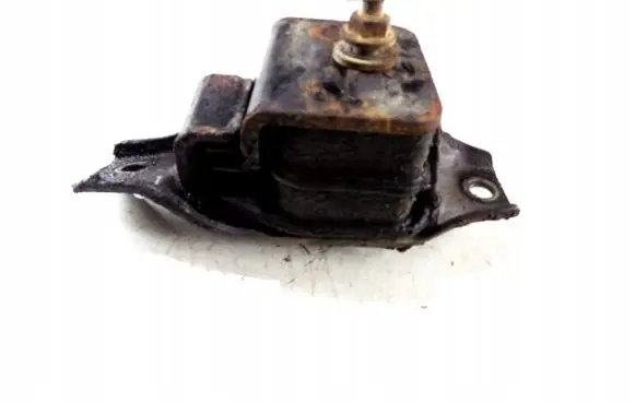 Subaru Legacy Engine mounting bracket