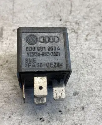 Audi A6 S6 C5 4B Other relay 8d0951253a