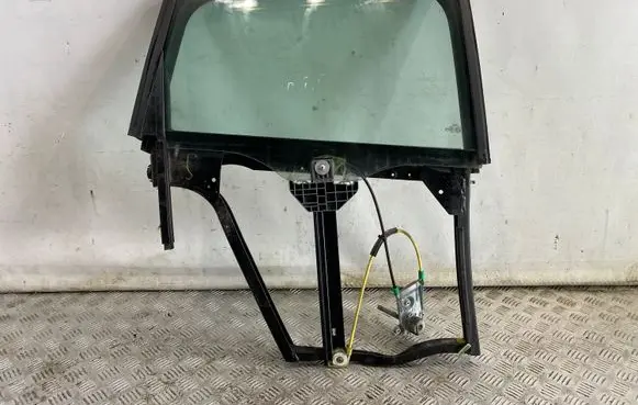 Rear door manual window regulator