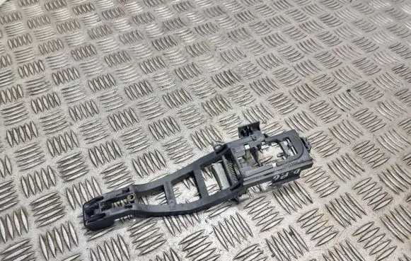 Rear door exterior handle/bracket