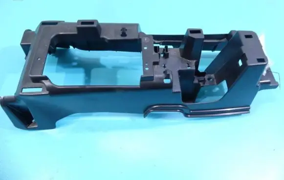 Oil filter mounting bracket