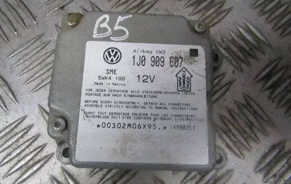 Volkswagen PASSAT B5 Airbag control unit/module 1J0909607 5WK4199