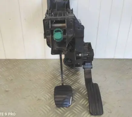 Renault Trafic III (X82) Brake pedal 465016415R 93459474 81007104