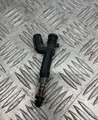 Nissan Juke I F15 Fuel injector 