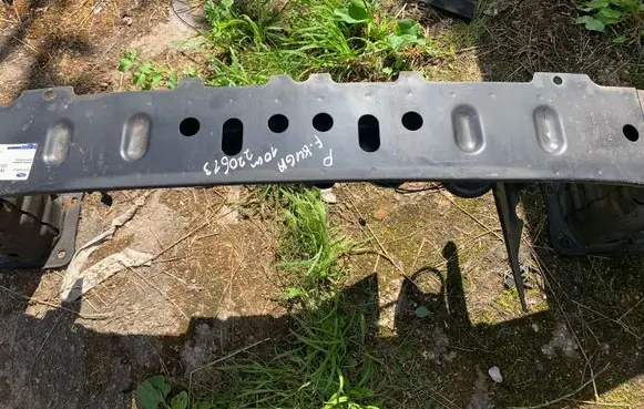 Ford Kuga I Front bumper cross member