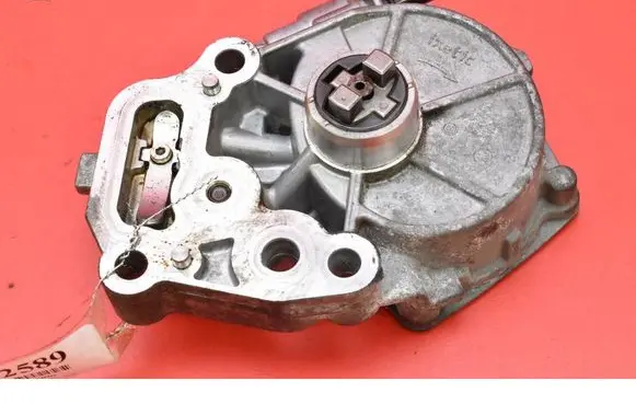 Opel Astra J Vacuum pump 5015107