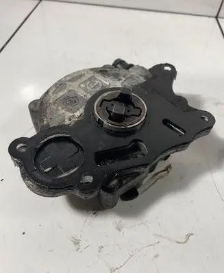 Volkswagen Golf VII Vacuum pump 03l145100g