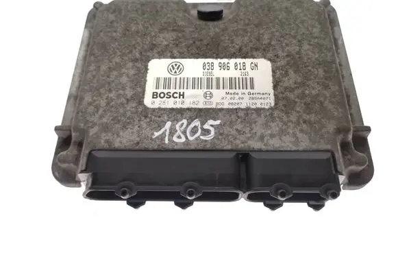 Skoda Octavia Mk1 (1U) Engine control unit/module 038906018GN 28SA4071 0281010182