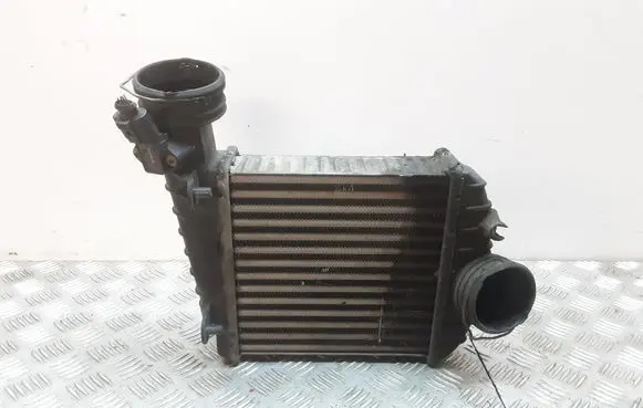 Skoda Superb B5 (3U) Intercooler radiator 3B0145805J