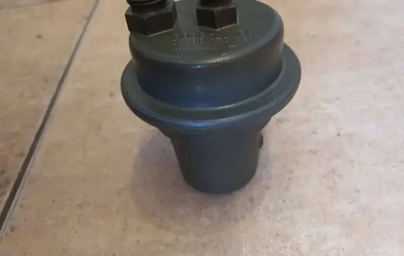 Audi 100 S4 C4 Fuel pressure regulator 0438170061 893133441