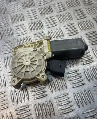 BMW 5 E60 E61 Front door window regulator motor 0536009701