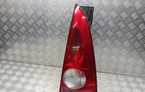 Renault Espace IV Rear/tail lights 8200027152