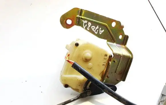 Honda CR-V Rear door lock