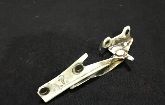 Mitsubishi Montero Engine bonnet/hood hinges