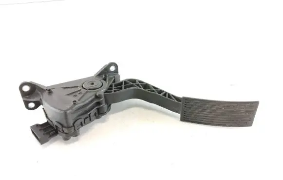 Nissan Navara D40 Accelerator throttle pedal 18002EA000