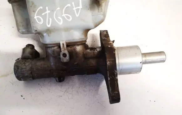 Master brake cylinder