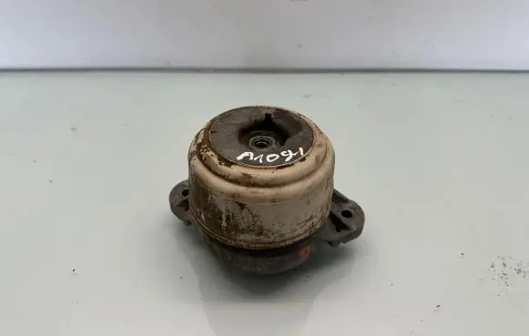 Engine mount bracket