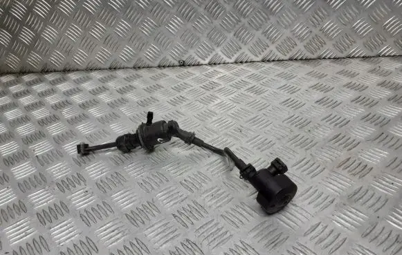 Renault Clio III Clutch slave cylinder 8200524724