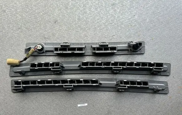 Nissan King Cab, Navara Dash center air vent grill 68743VJ200 68745VJ260 68742VJ200