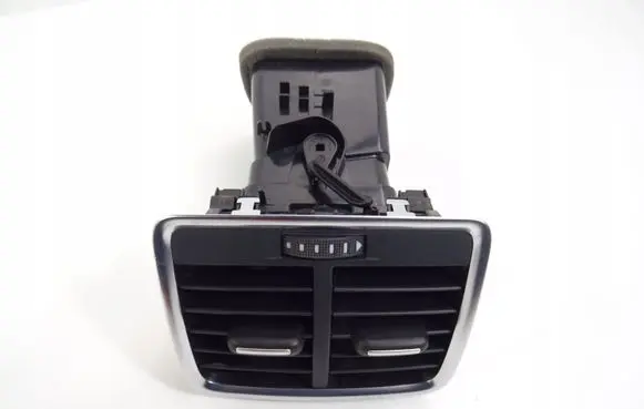 Audi Q3 8U Rear air vent grill 8U0819203A