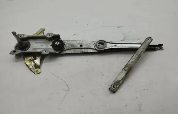 Toyota Corolla Verso AR10 Rear door manual window regulator 698400F010