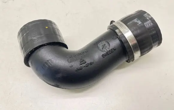 Volvo XC60 Intercooler hose/pipe 31338572