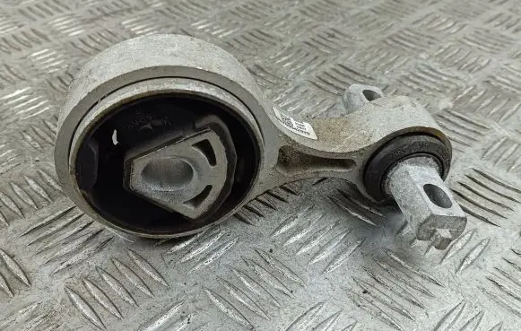Maserati Quattroporte Engine mount bracket 06700042970