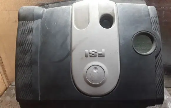 Volkswagen Touran I Engine cover (trim) 03C129607N